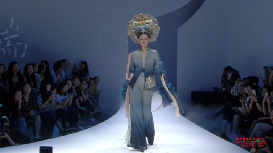 向学员展示伟德官网bv1946《出壳》毕业设计联合大秀