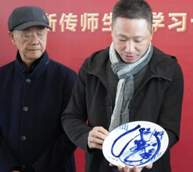 特殊的笔记，陈洪标用两幅百米书法长卷礼赞建党百年