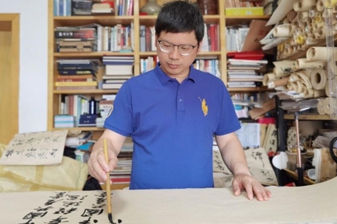 特殊的笔记，陈洪标用两幅百米书法长卷礼赞建党百年