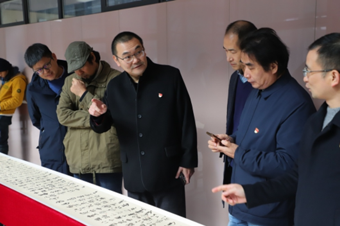 特殊的笔记，陈洪标用两幅百米书法长卷礼赞建党百年