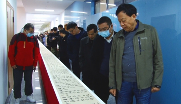 特殊的笔记，陈洪标用两幅百米书法长卷礼赞建党百年